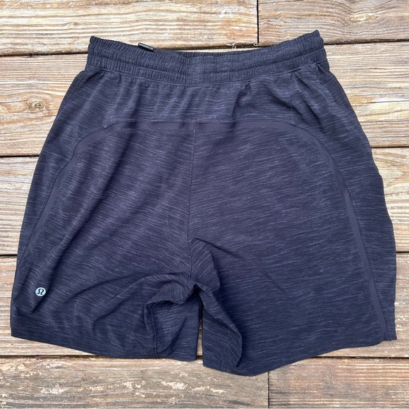 lululemon athletica Men's Dark Gray Athletic Shorts - Picture 1 of 3